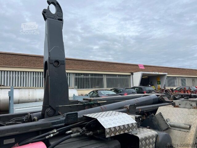 Roll-off tipper truck RENAULT RENAULT KERAX 320 SCARRABILE