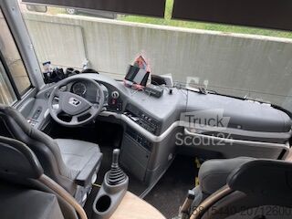 Przerobiona ciężarówka (kamper)