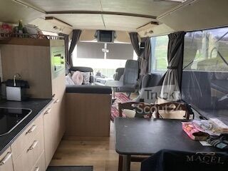 Przerobiona ciężarówka (kamper)