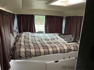 Przerobiona ciężarówka (kamper)