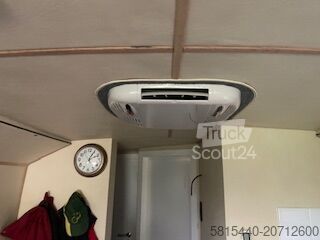 Przerobiona ciężarówka (kamper)