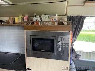 Przerobiona ciężarówka (kamper)