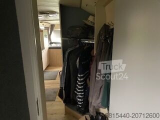 Przerobiona ciężarówka (kamper)