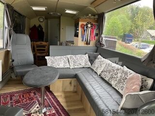 Przerobiona ciężarówka (kamper)