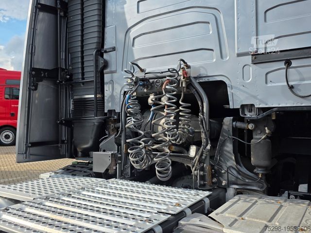 Стандартний тягач VOLVO FH 540 / Retarder / Standklima / TV / 6D