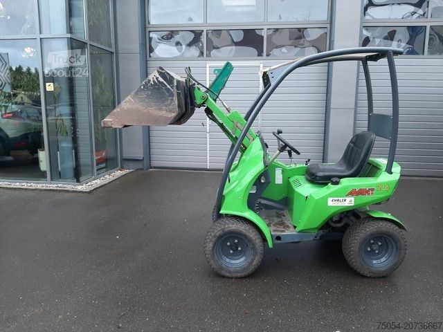 Kolový nakladač AVANT_TECNO 216