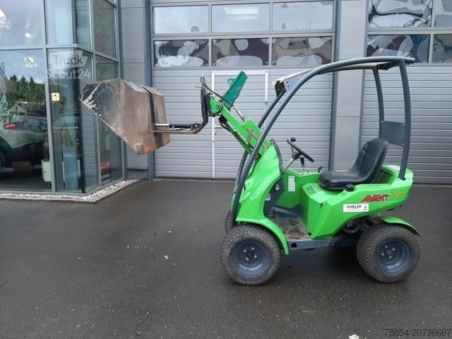 Kolový nakladač AVANT_TECNO 216