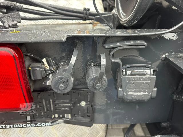 Sistema de brazo de gancho Ginaf X6 4243 CS HAAKARM/HOOKILT ABROLLER