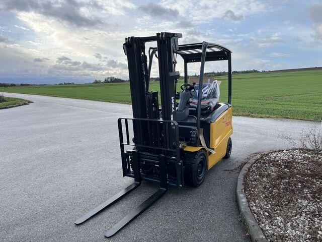 Voorlader vorkheftruck TCM FHB25-F2