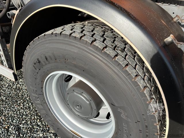 Kitas MERCEDES-BENZ Axor 1829 4x4 BL*Winterdienst*Streuer 5m³+Pflug