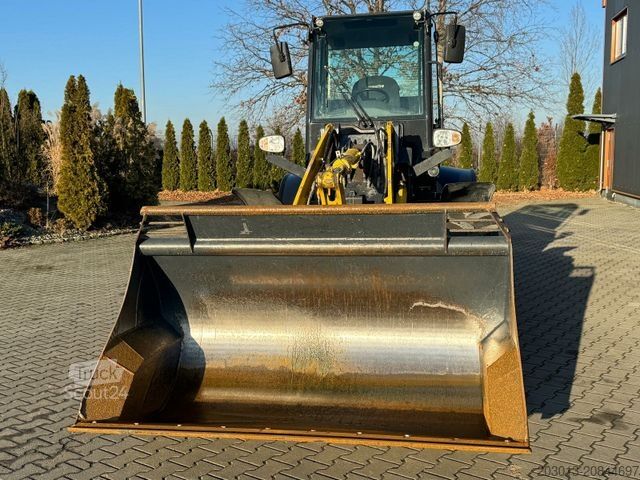 Wiellader KOMATSU WA 100M-8E0 Radlader 8 Ton - 3931 H - 0,75m³