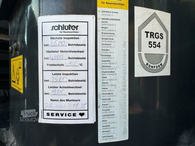 Wiellader KOMATSU WA 100M-8E0 Radlader 8 Ton - 3931 H - 0,75m³