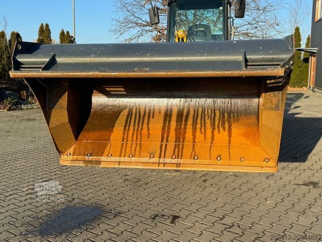 Wiellader KOMATSU WA 100M-8E0 Radlader 8 Ton - 3931 H - 0,75m³