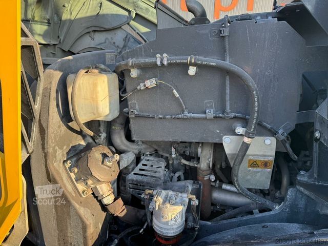 Wiellader KOMATSU WA 100M-8E0 Radlader 8 Ton - 3931 H - 0,75m³