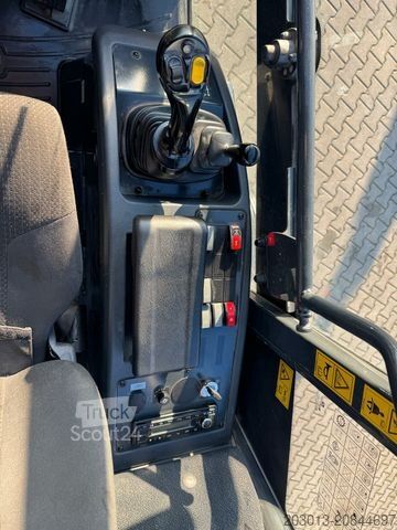 Wiellader KOMATSU WA 100M-8E0 Radlader 8 Ton - 3931 H - 0,75m³