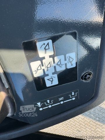 Wiellader KOMATSU WA 100M-8E0 Radlader 8 Ton - 3931 H - 0,75m³