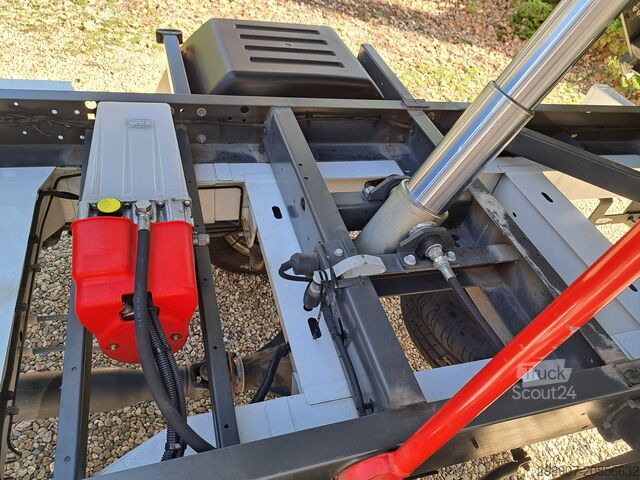 Kiepwagen bestelauto Nissan INTERSTAR