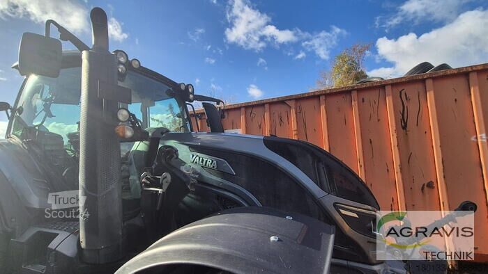 Traktor Valtra T 234 V