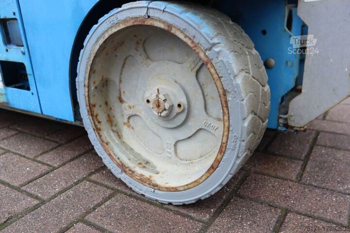 Scherenhebebühne Genie GS2632 Electric, Working Height 10m, 227kg Capacit