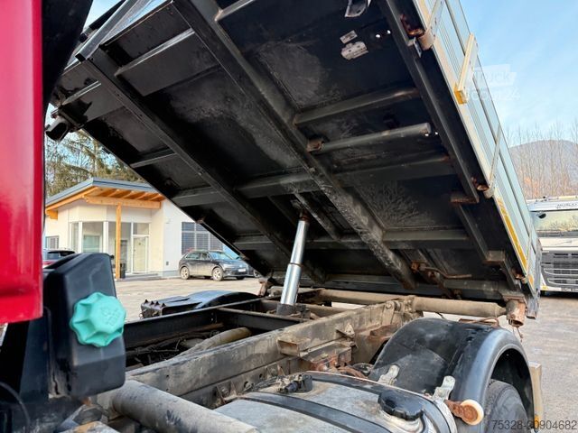 Camión volquete UNIMOG U 400 Dreiseitenkipper