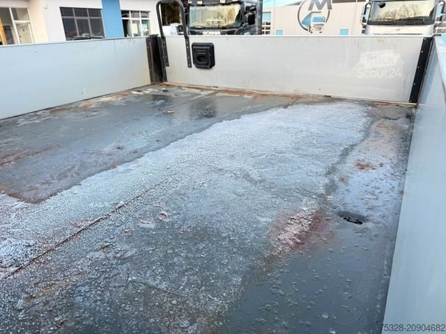 Tovornjak prekucnik UNIMOG U 400 Dreiseitenkipper