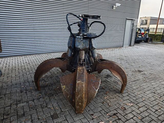 Stroj za ravnanje z materialom Fuchs MHL 340 T4F