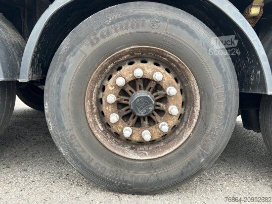 Semirimorchio con piattaforma di lavoro SCHWARZMüLLER PLATEAU-AUFLIEGER J SERIE