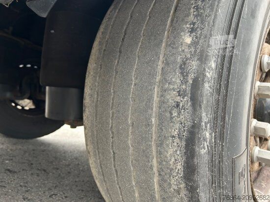 Semirimorchio con piattaforma di lavoro SCHWARZMüLLER PLATEAU-AUFLIEGER J SERIE