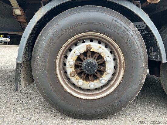 Semirimorchio con piattaforma di lavoro SCHWARZMüLLER PLATEAU-AUFLIEGER J SERIE