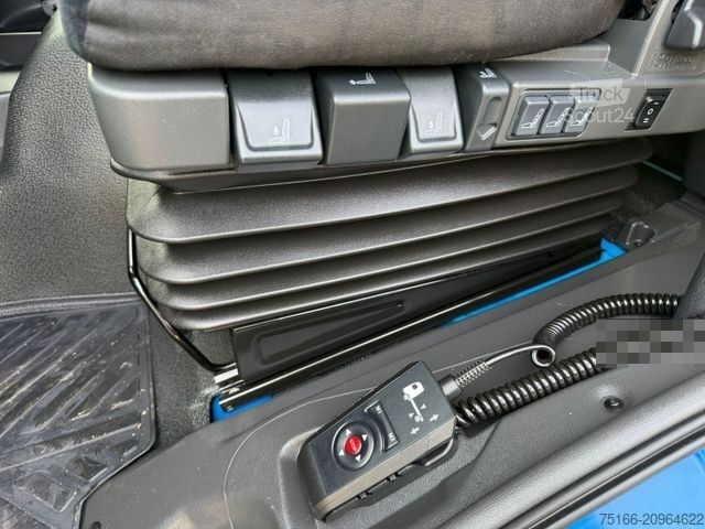 Autocarro con cassone MERCEDES-BENZ ATEGO 1224 L Koffer 7,20 m LBW 1,5 to.*Seitentür