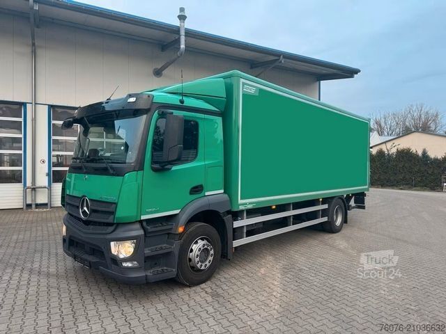 Camion caisson MERCEDES-BENZ 1824 L Koffer 7.2 Seitentür LBW 2t Kamera