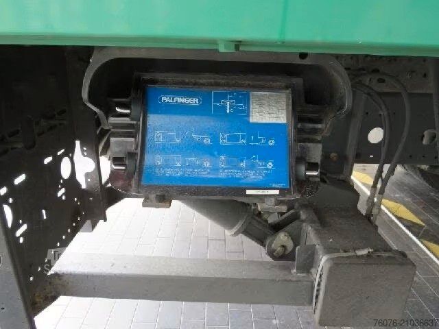 Camion caisson MERCEDES-BENZ Atego 1524 L 7.2 m Koffer LBW2t Seitentür Kamera