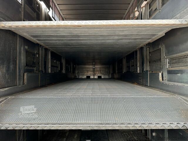 Remorque de transport de chevaux PEZZIOLI 3. Stock  Aggregat/ Tränke/Hubdach/Rampe/Lift