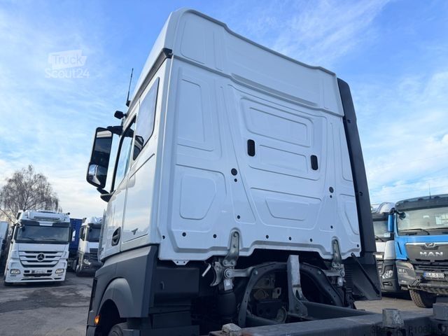 Swap body truck MERCEDES-BENZ EX-Bundeswehr/Fahrschul-LKW/5Sitze/Veigel/Actros