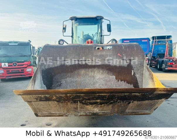 Încărcător pe roți O&K L 25.5 *Löffel mit Schneide ca.4m³