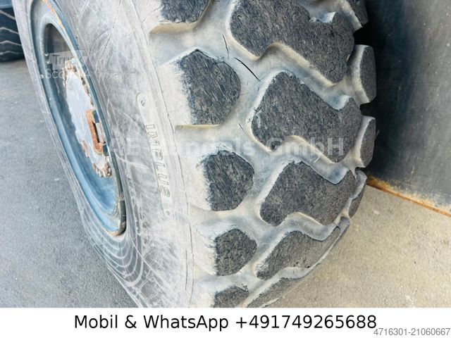 Încărcător pe roți O&K L 25.5 *Löffel mit Schneide ca.4m³