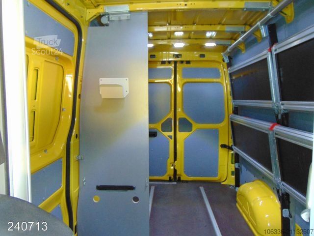 Komercijalno vozilo sa visokim krovom VOLKSWAGEN Crafter 35 2.0 TDI *Klima*Regalsystem*Kamera*