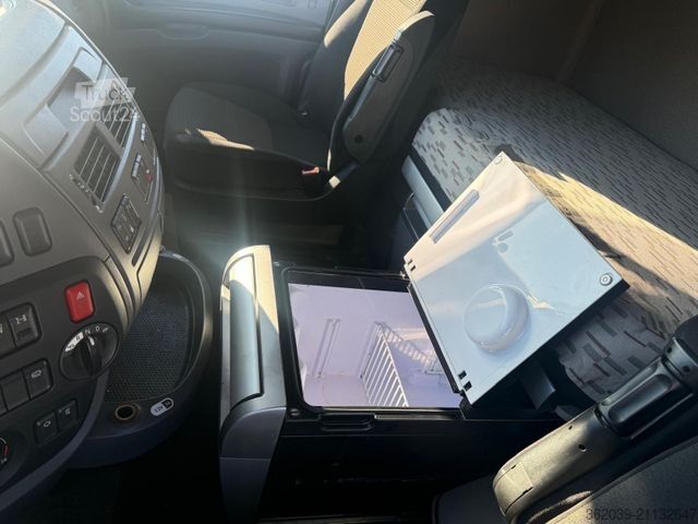 Standard tractor unit DAF XF 460 ADR GEFAHRENGUT 1 A ZUSTAND