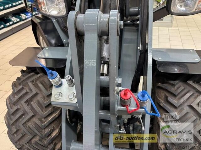 Chargeur de cour Giant G2300 HD