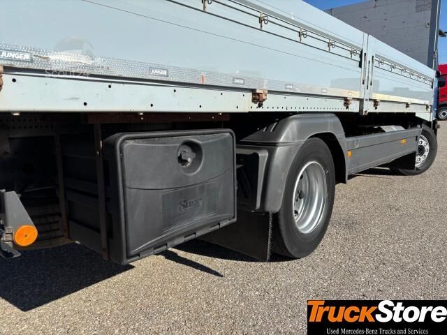 Nákladné auto s plochou korbou a plachtou Mercedes-Benz Atego 1224 L