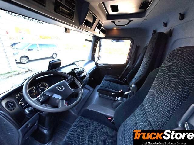 Nákladné auto s plochou korbou a plachtou Mercedes-Benz Atego 1224 L