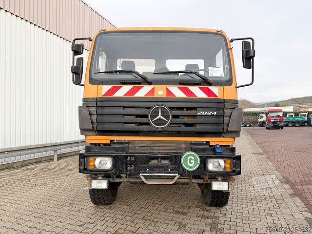 Speciális rendeltetésű teherautó Mercedes-Benz SK 2024 AK 4x4 SK 2024 AK 4x4, Enteisungsfahrzeug, 3x 2000l Tank