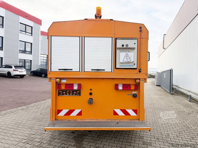 Speciális rendeltetésű teherautó Mercedes-Benz SK 2024 AK 4x4 SK 2024 AK 4x4, Enteisungsfahrzeug, 3x 2000l Tank