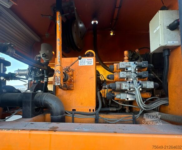 Speciális rendeltetésű teherautó Mercedes-Benz SK 2024 AK 4x4 SK 2024 AK 4x4, Enteisungsfahrzeug, 3x 2000l Tank