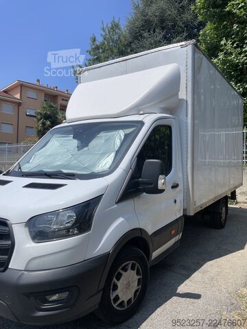 شاحنة صندوقية FORD 