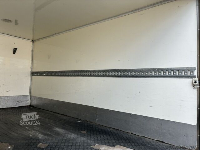 Dostavno vozilo s kesonom Mercedes-Benz Sprinter 316