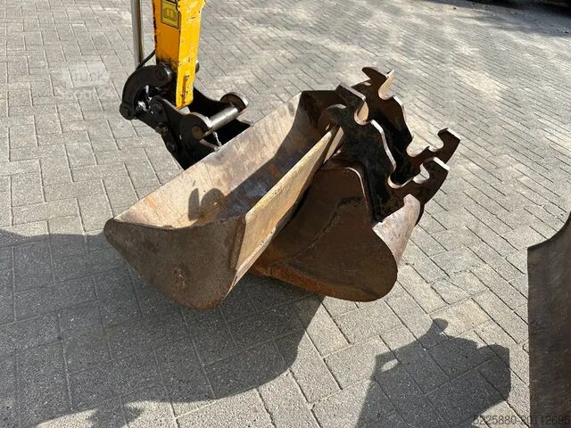 Mini bager JCB 19C-1
