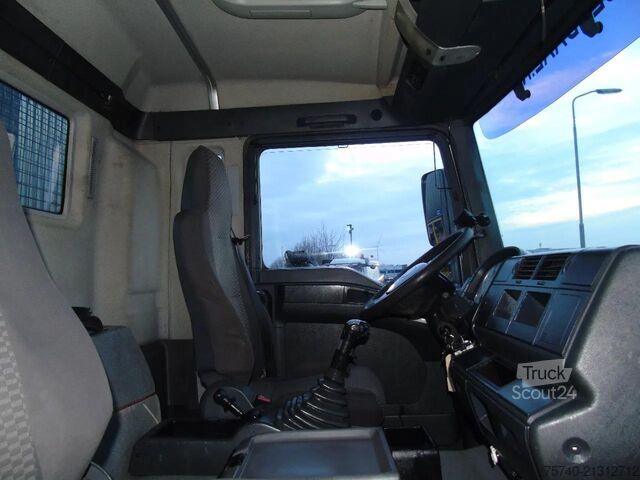 Rimorchio della piattaforma MAN TGA 26.360 + 6X4 + SPRING