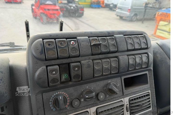 Škatlasti tovornjak Iveco 160E28 4x2