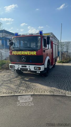 Camion de pompiers Mercedes-Benz 1222